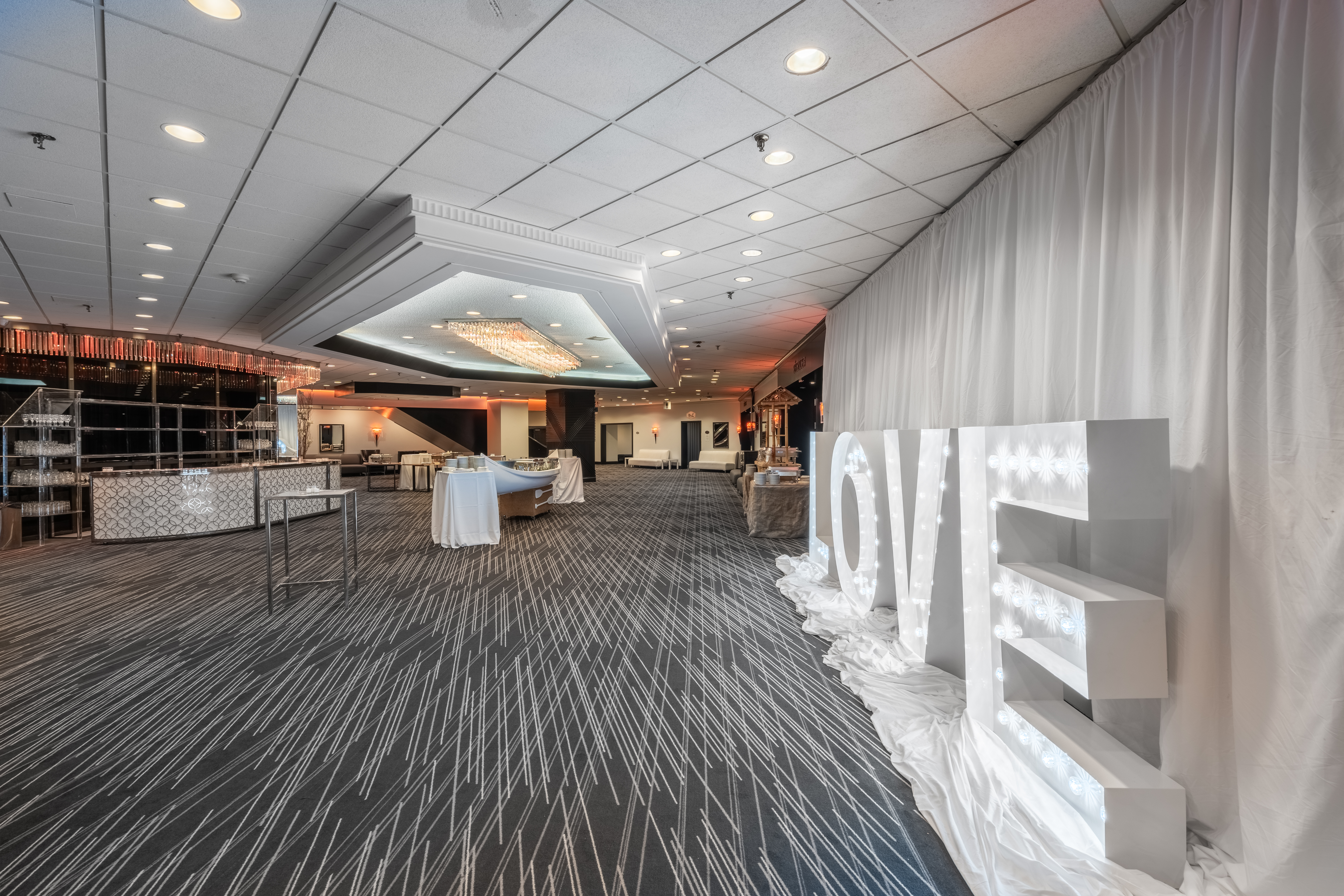 Flexible setup for a social event