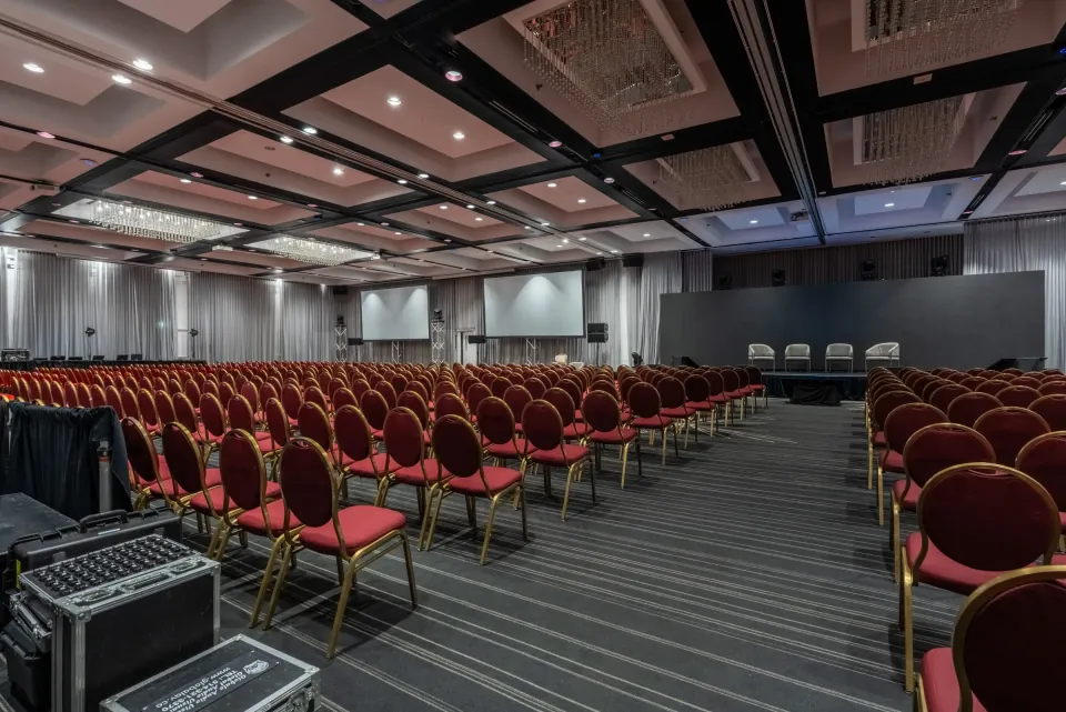 Conference room with a stage and screens at Plaza Centre-Ville
