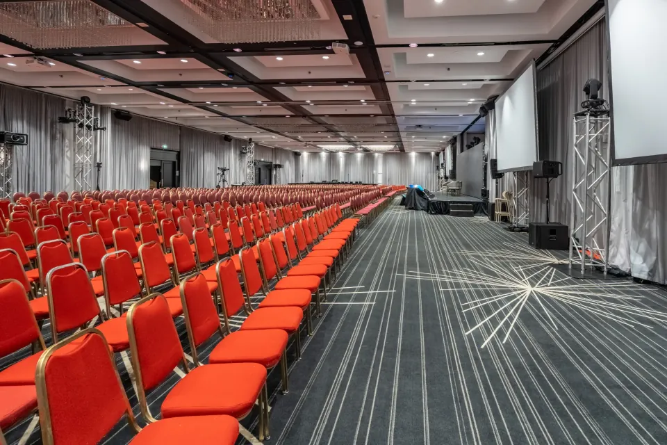 Conference setup with a wide side aisle